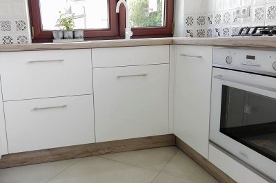 Kuchnia Biel Alpejska z Craft Szary